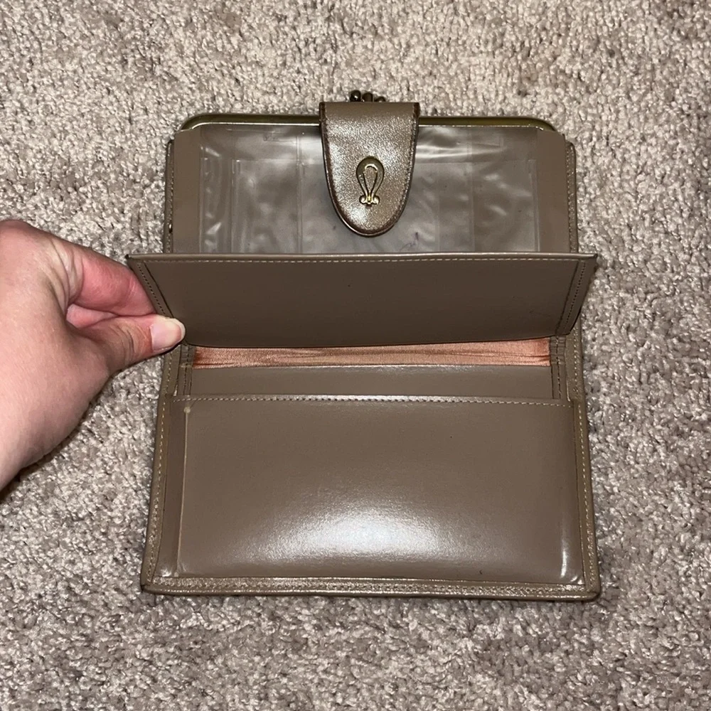 Tan Wallet - Picture 3 of 4